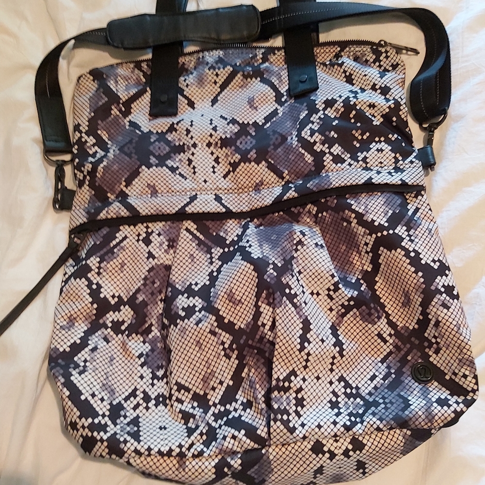 Lululemon tote